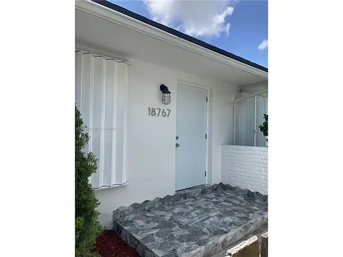 18767 SW 100th Ave Photo 1
