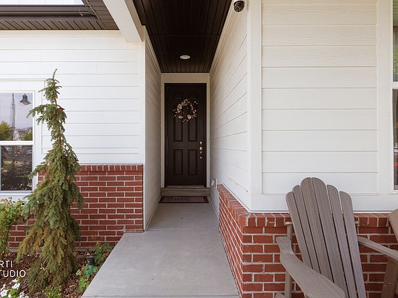 2nd image of 997 W Spruce Willow Way #26