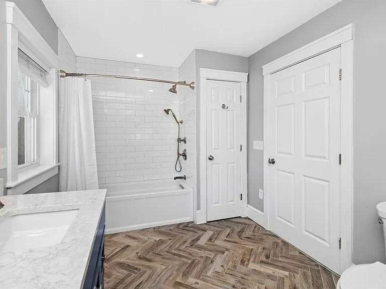 15 Wave Way Ave — Photo 18