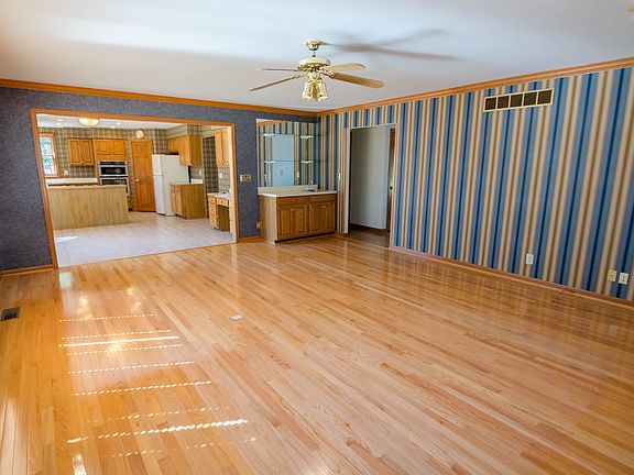 4th image of 909 Whirlaway Dr
