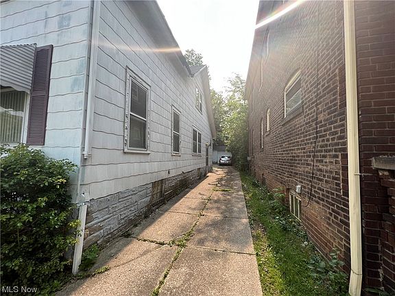 4th image of 2781 E 127th St