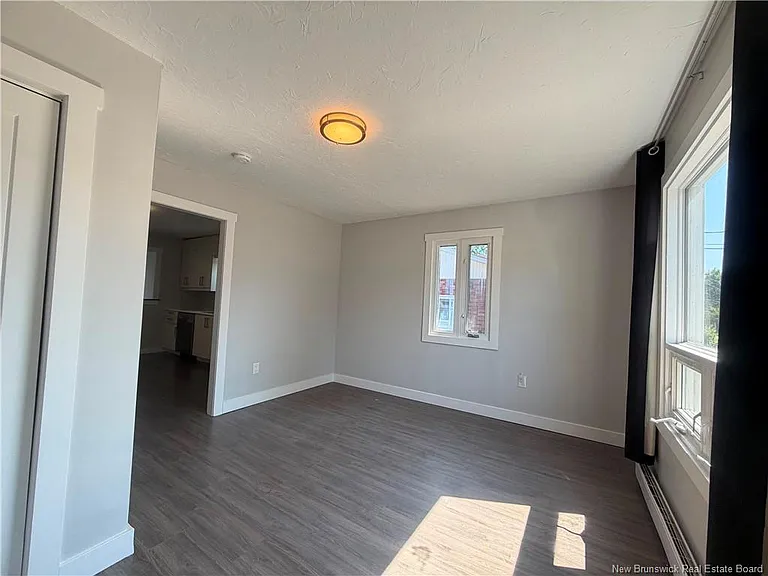91 Purdy Ave — Photo 7