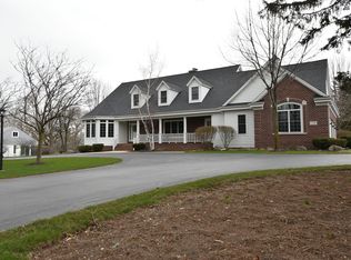 2530 Maple Hill Ln, Brookfield, WI 53045