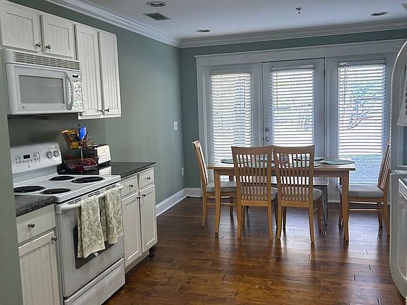 5th image of 3825 Cherokee Woods Way #A