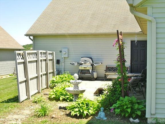 4th image of 545 Warren Dr