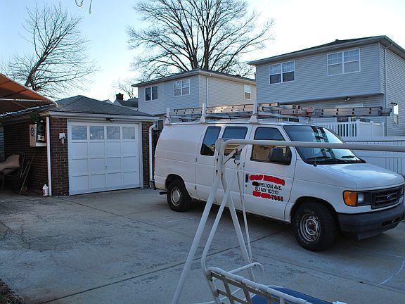 3rd image of 562 Pelton Ave