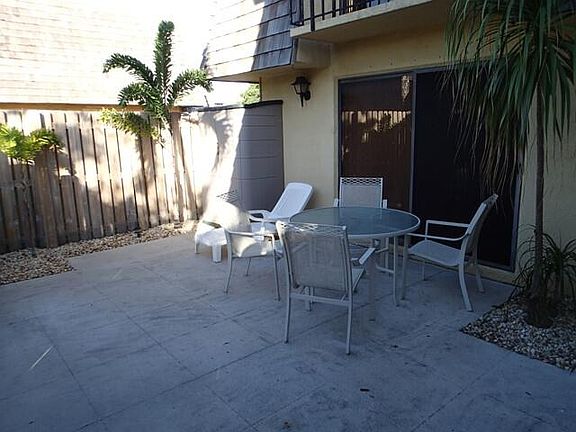 5th image of 61 Lake Arbor Drive