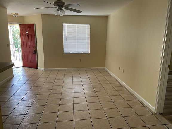 4th image of 3008 Parkway Blvd #305C