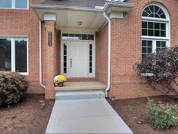 2nd image of 1003 S Chinaberry Cir