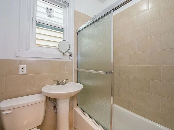 4th image of 50 Spruce St