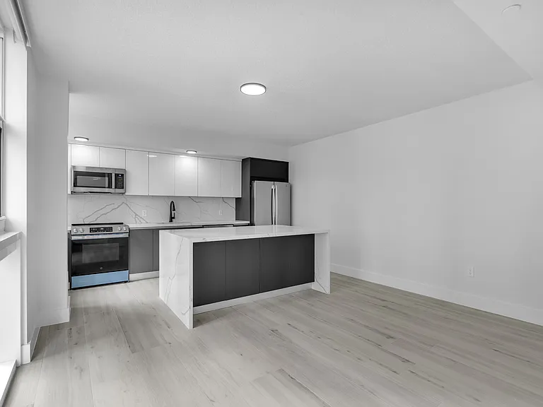 601 NE 23rd St #4 — Photo 11