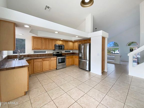 2nd image of 433 E LAKEVIEW Drive