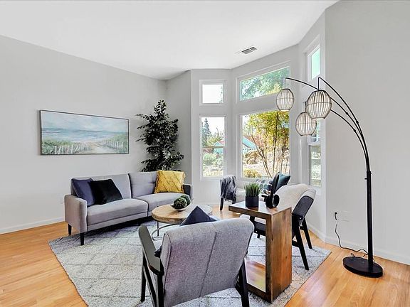 4th image of 2584 Sullivan Dr