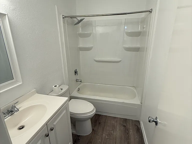125 London Ln — Photo 11