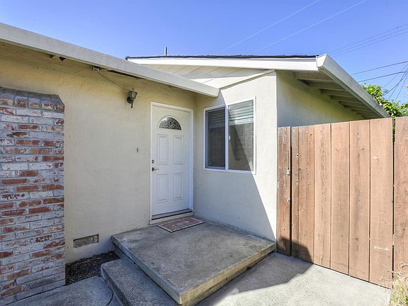 4th image of 2164 Francis Ave