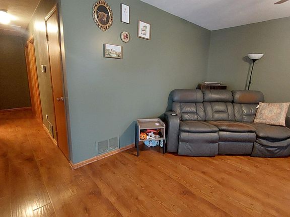 5th image of 2108 Sunnyslope Dr