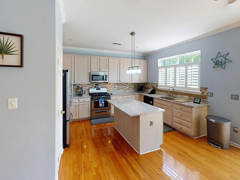 719 Summertime Dr — Photo 10