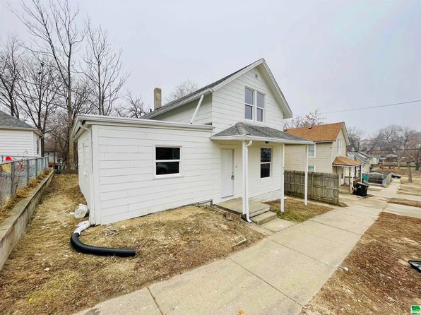 916 15th St, Sioux City, IA 51105