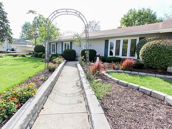 4th image of 15364 Pinewood Dr