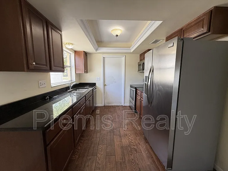 2238 Colonial Dr — Photo 10