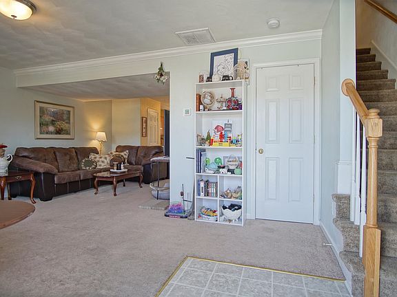 3rd image of 90 Salem Ln