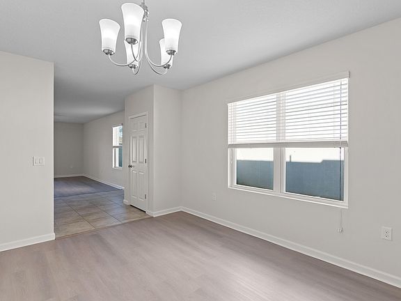 5th image of 11218 SW Sophronia Street