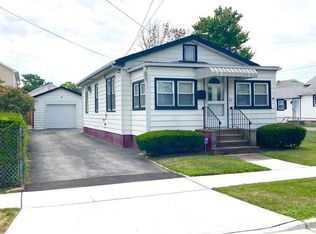85 Bayswater Blvd, Inwood, NY 11096