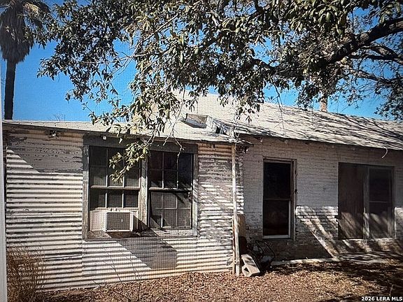3rd image of 20947 N Hwy 277