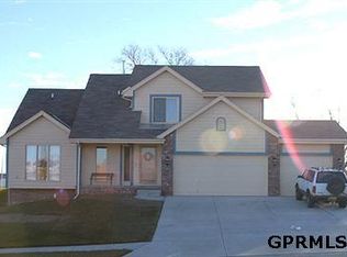 605 Ruby Dr, Papillion, NE 68133