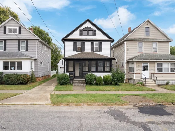 303 5th St NW, Barberton, OH 44203