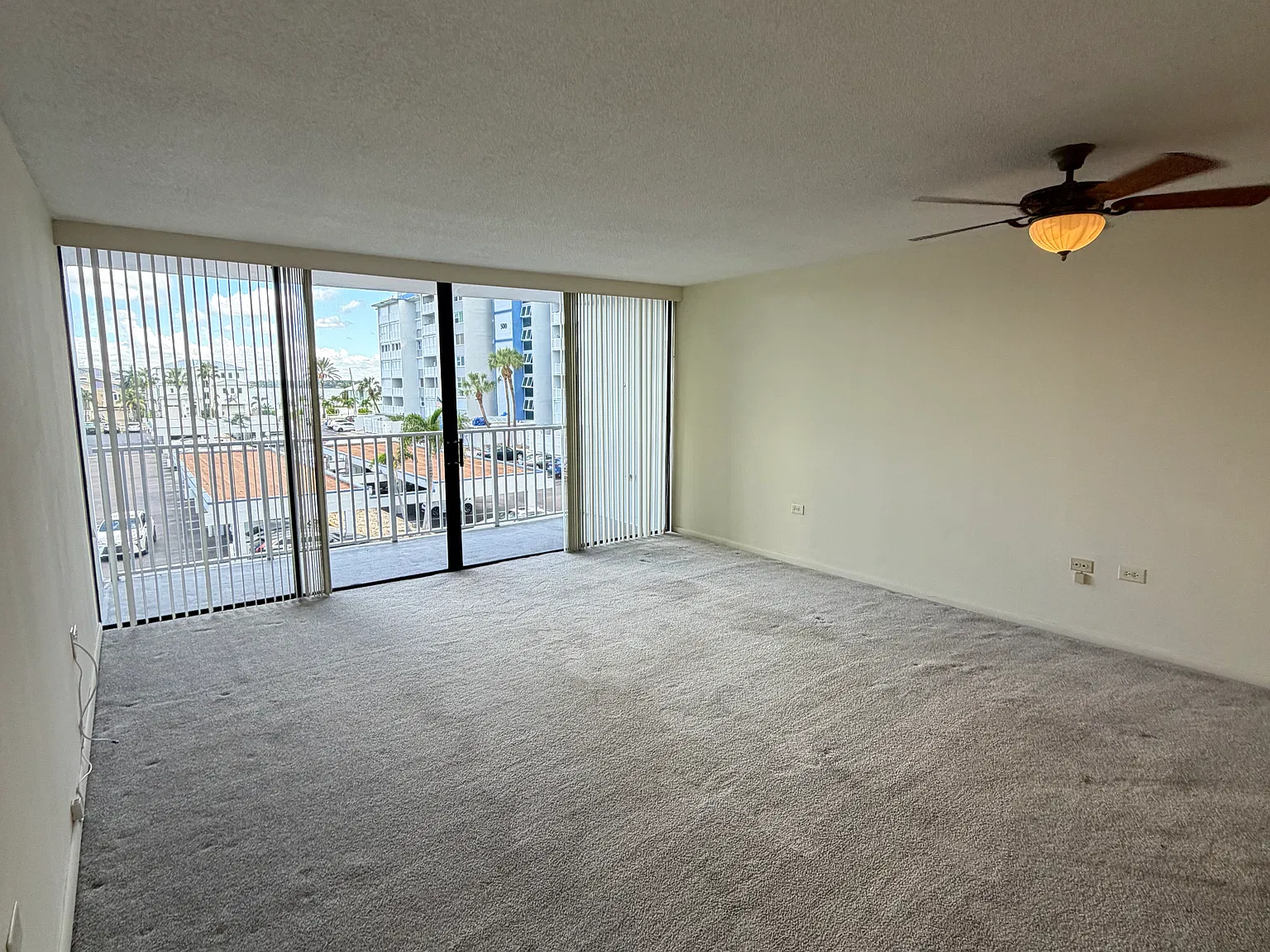 1 bed, 1.5 bath, 885 sqft, $2,000 — Photo 4