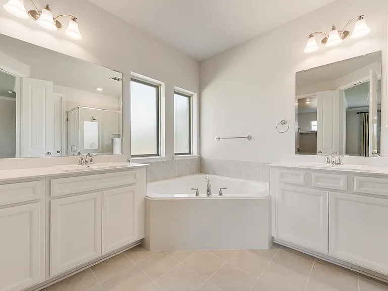 306 Duxbury Ct — Photo 17