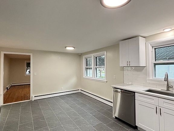 4th image of 15 Laurel St #17