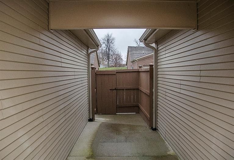 2nd image of 1333 Russell Springs Dr
