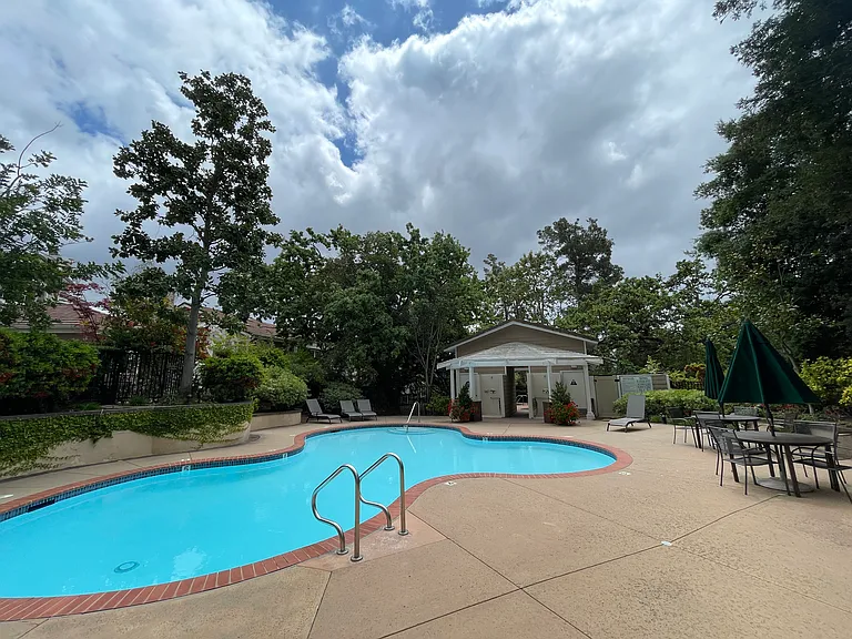 1067 Terrace Hill Cir — Photo 12