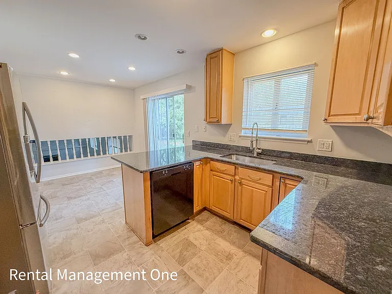 5604 Haymeadow Dr — Photo 5
