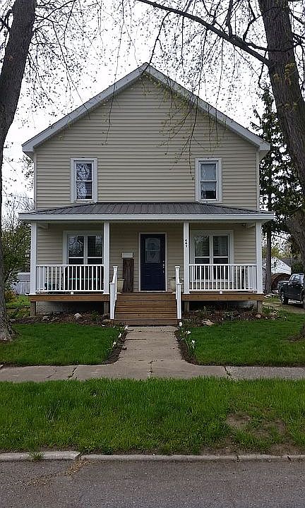2nd image of 441 Blaine St