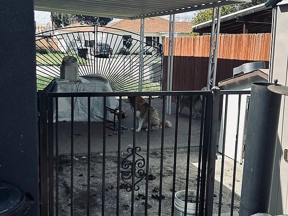 4th image of 3327 N Alameda Ave