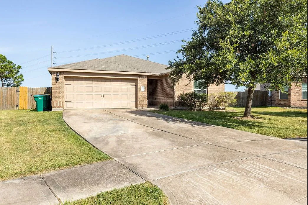 4 bed, 1639 sqft, $4,000 — Photo 1