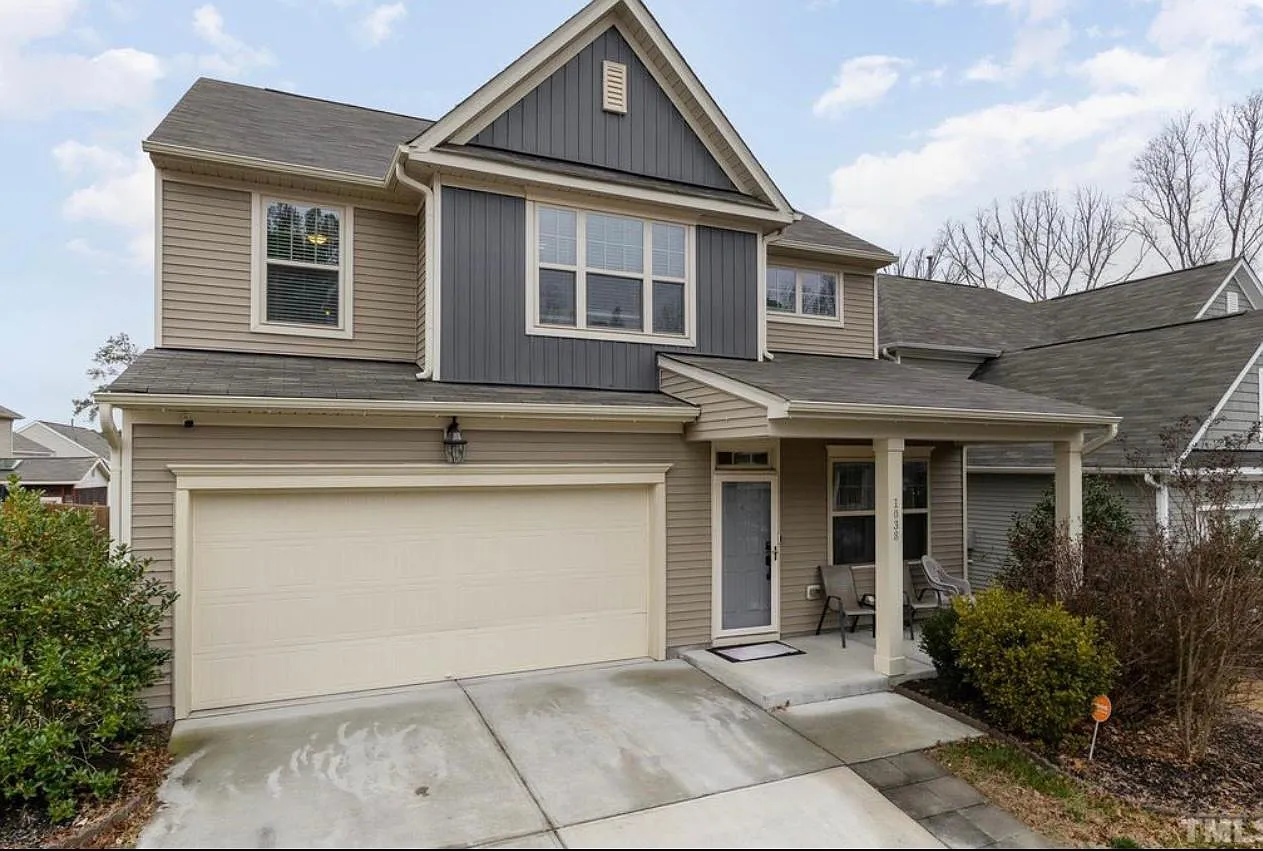 4 bed, 2338 sqft, $2,600 — Photo 2
