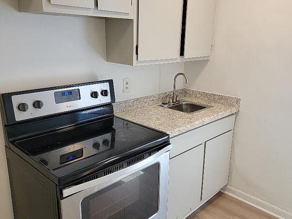5th image of 301.5 S Zetterower Ave