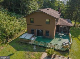 529 Little Roundtop Rd, Kempton, PA 19529