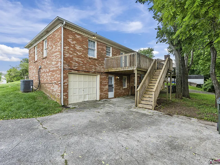 1321 Leaning Tree Ln #B — Photo 32