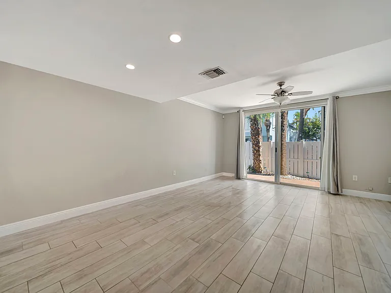 1012 E Jeffery St — Photo 11