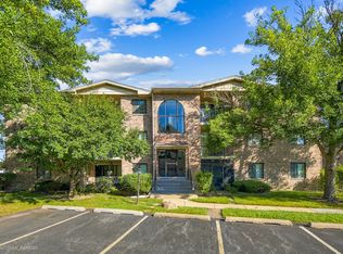 4930 134th St APT 110, Crestwood, IL 60418