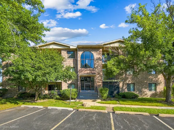 4930 134th St APT 110, Crestwood, IL 60418