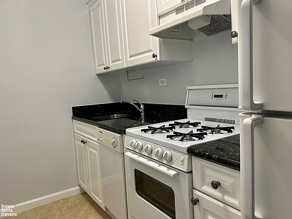 3rd image of 201 E 19th St APT 11A