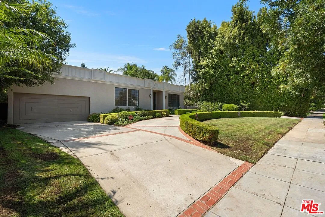 4 bed, 4.5 bath, 3400 sqft, $19,000 — Photo 2