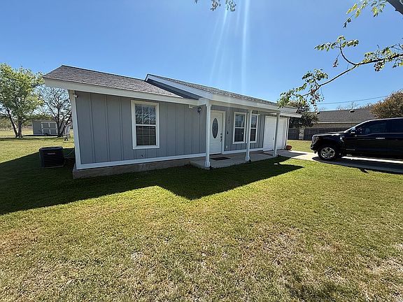 2nd image of 207 Rabbit Hollow Ln