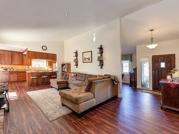 3rd image of 1086 Windermere Ave